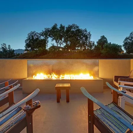Huge Epic Views 2 Rooftop Lounges Prime Area